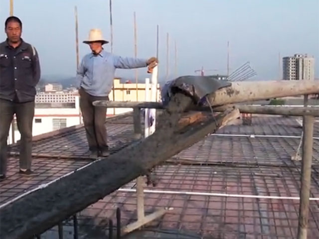 山東力源機(jī)械，車載式攪拌拖泵一體機(jī)現(xiàn)場(chǎng)施工視頻